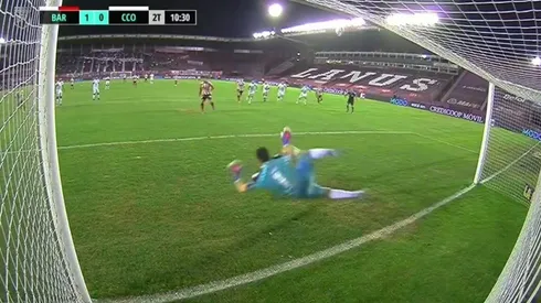 Cristopher Toselli salvó la portería de un lanzamiento penal.