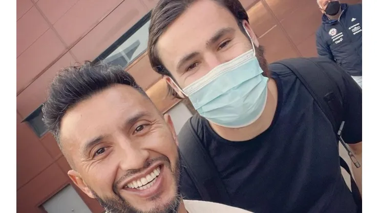 Brereton llegó a Chile para entrenar con la Roja y el primo de Vidal aprovechó el momento