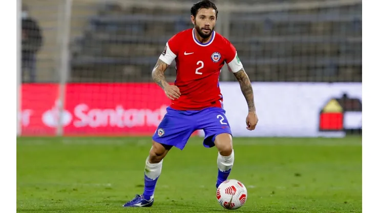 Keno Mena fue convocado de urgencia a La Roja y Berizzo reconoció que será parte de su proceso.