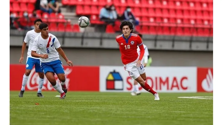 El Cavani peruano defendiendo a la Roja: aseguran que Sebastien Pineau se definió por la selección incaica.