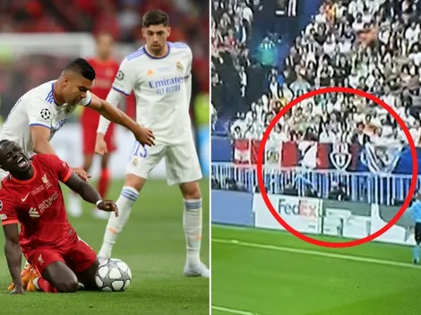 Fanático de la U va a la final de Champions y pone bandera azul