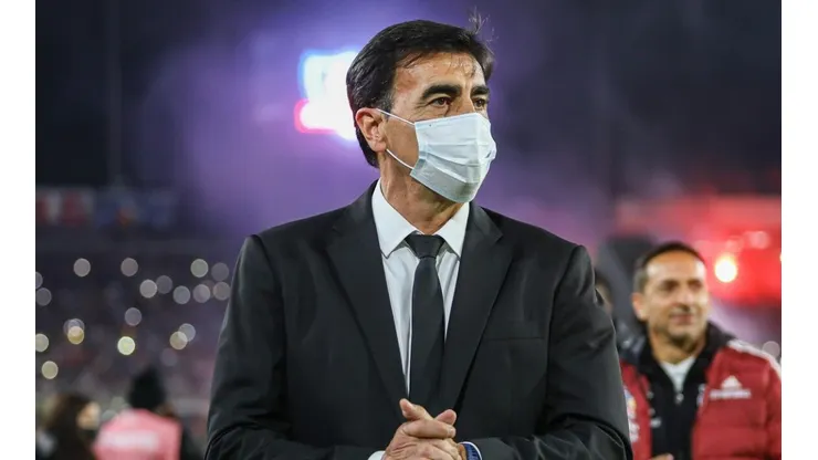 El técnico albo se refirió al cruce que vivirá Colo Colo en Copa Sudamericana