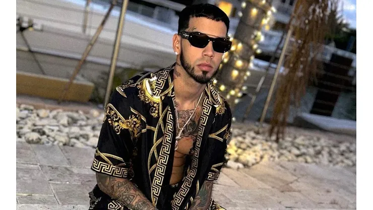 Anuel venía con toda la energía a cumplir con sus shows, cuando le frenaron la fiesta.
