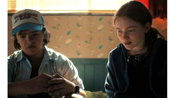 Dustin y Max (Sadie Sink) en Stranger Things 4.