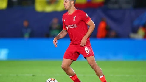 Thiago Alcántara prendió alarmas en cierre de la Premier League.