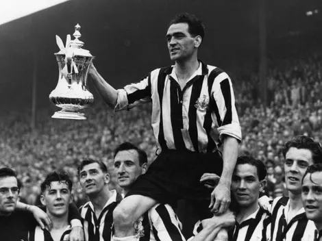 Histórica camiseta de Jorge Robledo es rematada en millonario monto