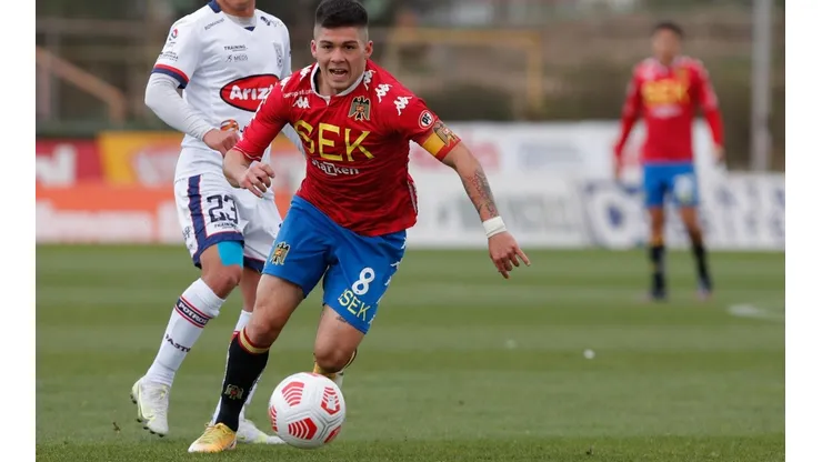 Méndez dejará el rojo de Unión Española para defender el rojo de la selección chilena.