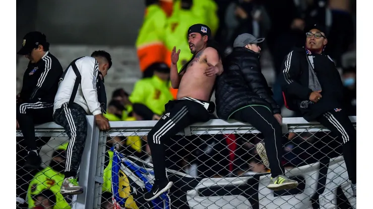 Miles de hinchas de Colo Colo llegaron a Buenos Aires ante River por Copa Libertadores, pero varios mostraron la hilacha y perjudicaron al Cacique