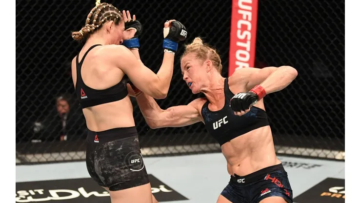 Holly Holm venció en 2020 a Irene Aldana, en su última pelea en la UFC