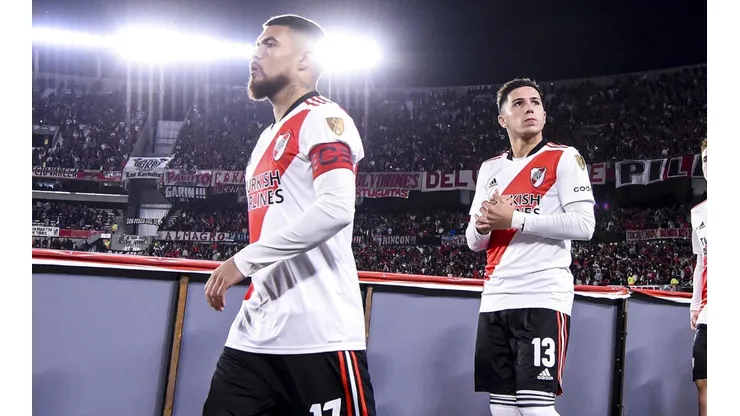 Paulo Díaz y con la jineta de capitán de River contra Colo Colo.