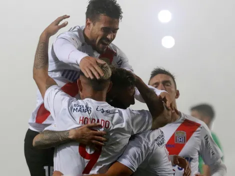 Curicó gana bajo la niebla y se afirma entre los líderes