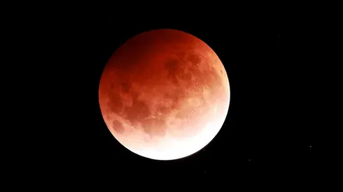 Eclipse Lunar: Luna Roja.