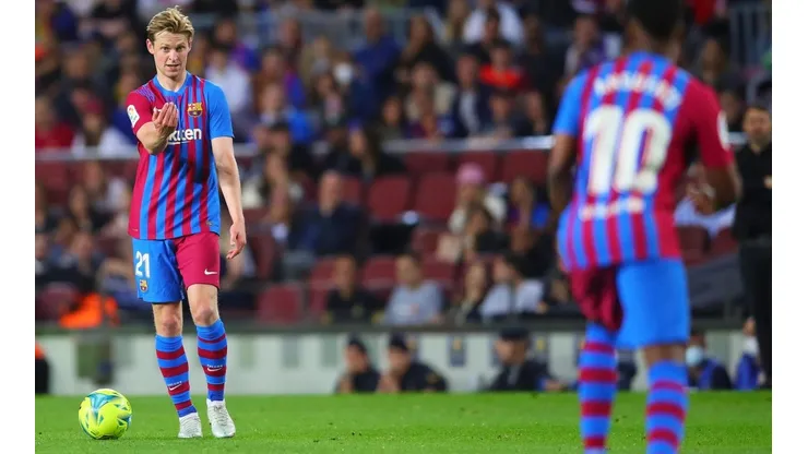 Frenkie De Jong saldría para aliviar las cuentas de Barcelona.