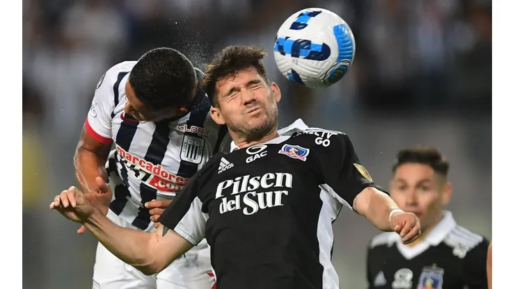 Colo Colo frente a Alianza Lima por la Copa Libertadores.