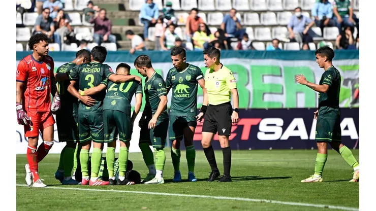 Magallanes sufrió con las bombas y bengalas por culpa de la barra de Temuco
