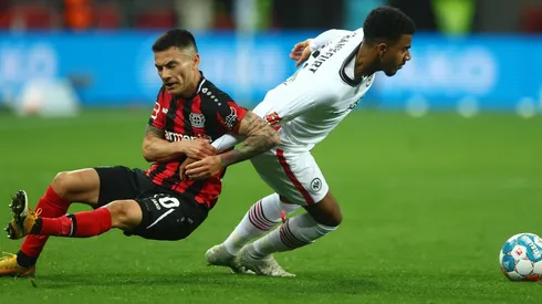 Charles Aránguiz fue titular en el Bayer Leverkusen