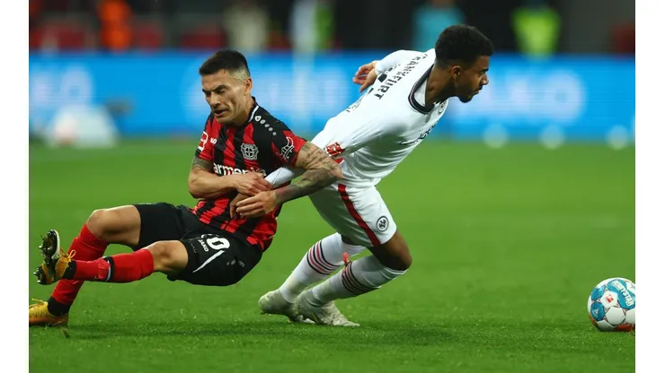 Charles Aránguiz fue titular en el Bayer Leverkusen