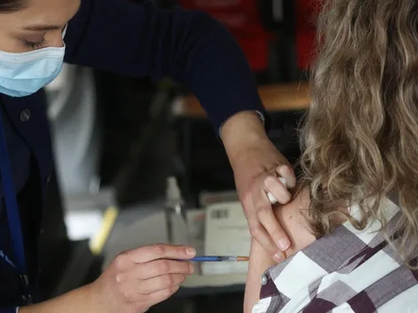 Vacunación Covid-19 | ¿Quiénes se pueden vacunar este miércoles 4 de mayo en Chile?