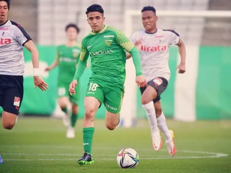 Byron Vázquez celebra el primer gol chileno en Japón