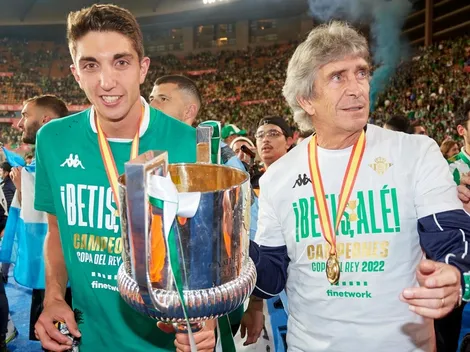 Medio español le lanza todas las flores a Manuel Pellegrini