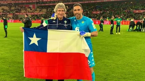 Pellegrini y Bravo disfrutan el título de la Copa del Rey con la bandera chilena