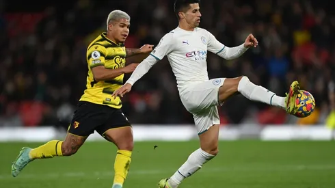 Joao Cancelo jugando ante el Watford por la Premier League