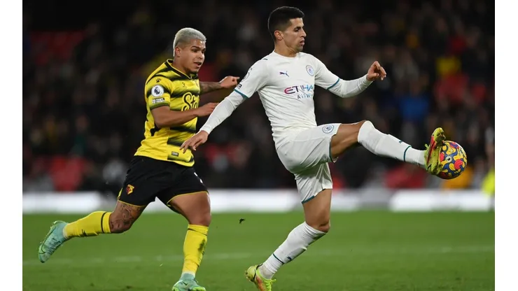 Joao Cancelo jugando ante el Watford por la Premier League
