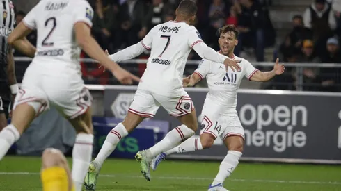 Kylian Mbappé la mandó a guardar para abrir la cuenta.