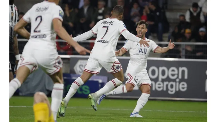 Kylian Mbappé la mandó a guardar para abrir la cuenta.