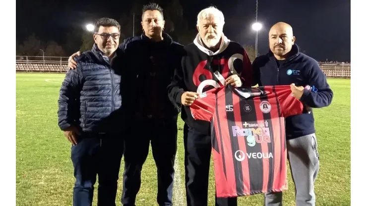 El Profesor Rosa en la Noche Rojo y Negro de Rancagua Sur.
