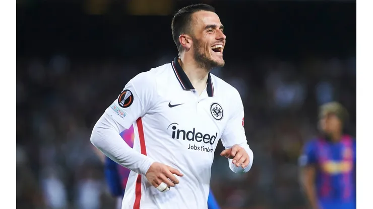 Filip Kostic recordará siempre su partidazo que le costó la eliminación al Barcelona en la Europa League.