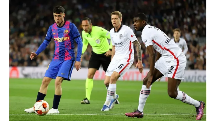 Pedri no pudo salir al segundo tiempo del duelo ante el Frankfurt.