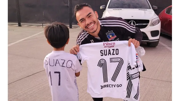 Gabriel Suazo le hizo un tremendo regalo al pequeño hincha colocolino.
