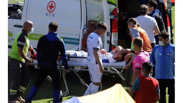 Nicolás Ramírez sufre grave fractura contra Everton. ¡Mucha fuerza y pronta recuperación!