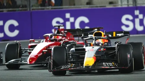 Max Verstappen logró una gran victoria en el GP de Arabia Saudita frente a Charles Leclerc.