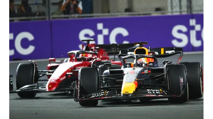 Max Verstappen logró una gran victoria en el GP de Arabia Saudita frente a Charles Leclerc.