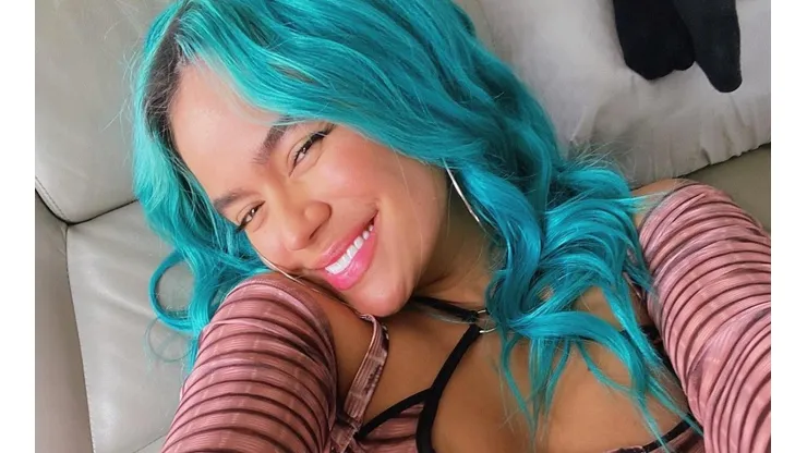Karol G prometió hace una semana un tema nuevo y ahora cumplió con Un Viaje.