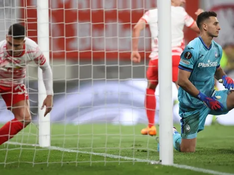 Tapa un penal y el rebote pero le hacen autogol a los segundos