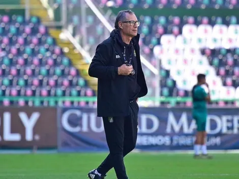 Hinchas mexicanos explotan contra Holan y lo mandan a la Roja