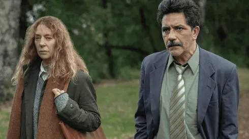 Claudia DiGirólamo y Pablo Macaya en una escena de 42 Días en la Oscuridad, de Netflix.