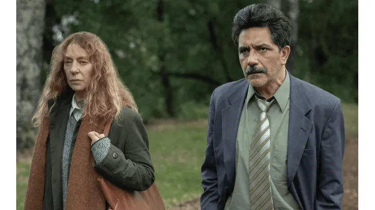Claudia DiGirólamo y Pablo Macaya en una escena de 42 Días en la Oscuridad, de Netflix.