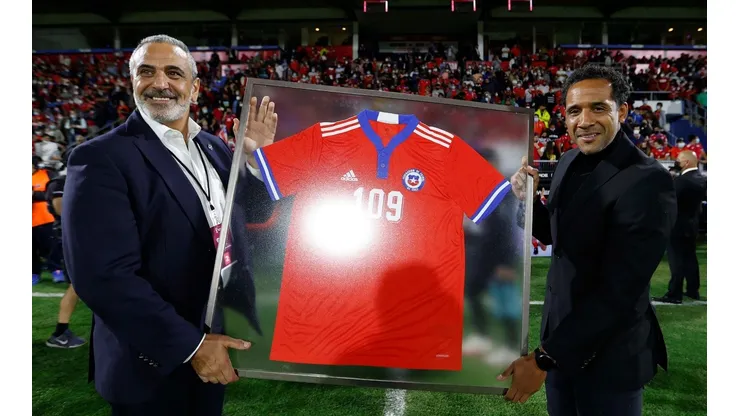Jean Beausejour recibió un homenaje en la previa del duelo de la selección chilena.