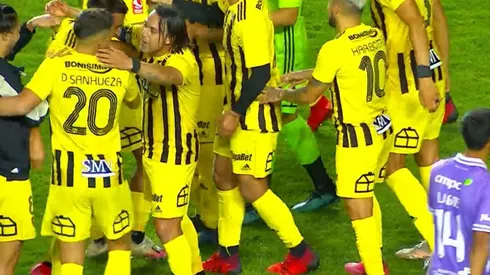 Arturo Sanhueza y el Vial celebran la victoria ante el Conce