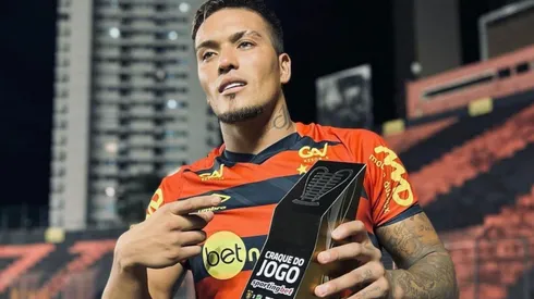 El Búfalo vive un auténtico sueño en su paso por el fútbol brasileño y ahora apareció junto a varios compañeros en el equipo ideal de los cuartos de final de la Copa do Nordeste.