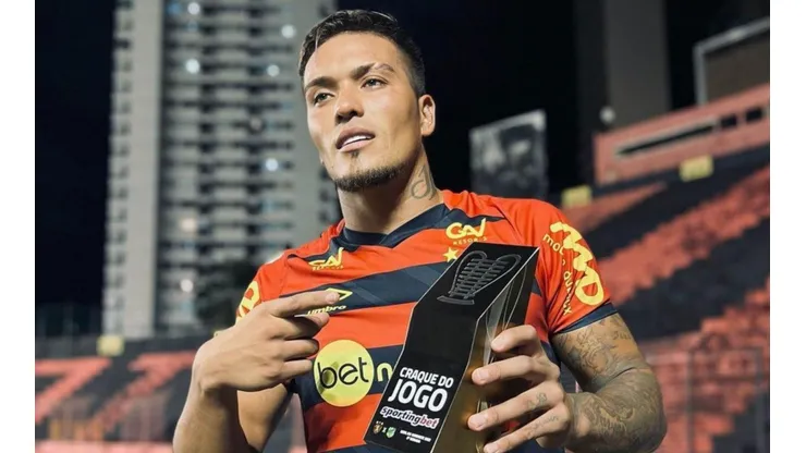 El Búfalo vive un auténtico sueño en su paso por el fútbol brasileño y ahora apareció junto a varios compañeros en el equipo ideal de los cuartos de final de la Copa do Nordeste.