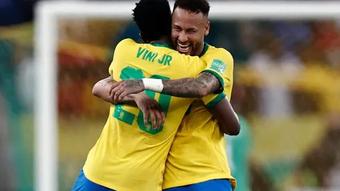 Neymar y Vinícius Júnior le marcan el 2-0 parcial a Chile tras los errores de la Roja.