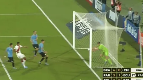 La polémica jugada del partido entre Uruguay y Perú