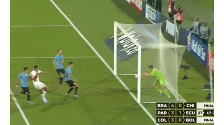 La polémica jugada del partido entre Uruguay y Perú