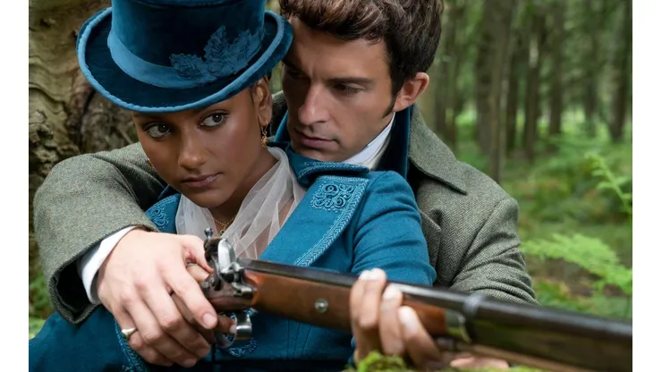 Simone Ashley como Kate Sharma y Jonathan Bailey como Anthony Bridgerton, en la segunda temporada de la serie de Netflix.
