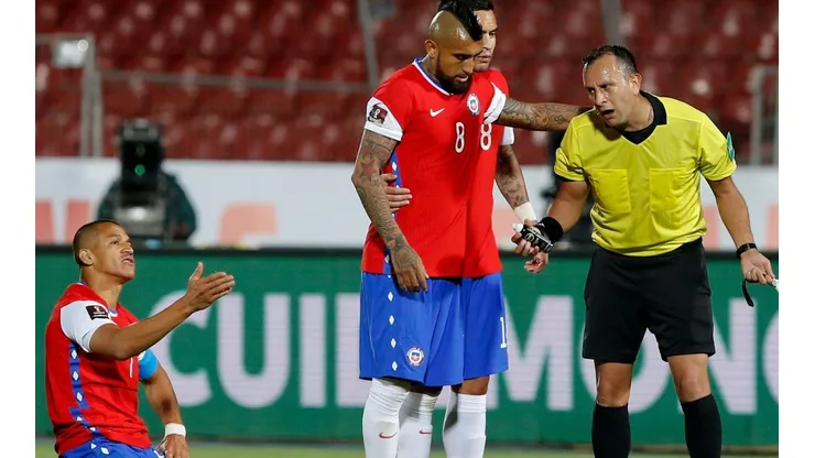 Darío Herrera arbitró a Chile contra Colombia en el Nacional